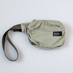 Lululemon Clean Lines Belt Bag